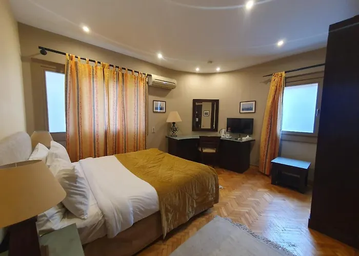 Cosy Hotel In Zamalek